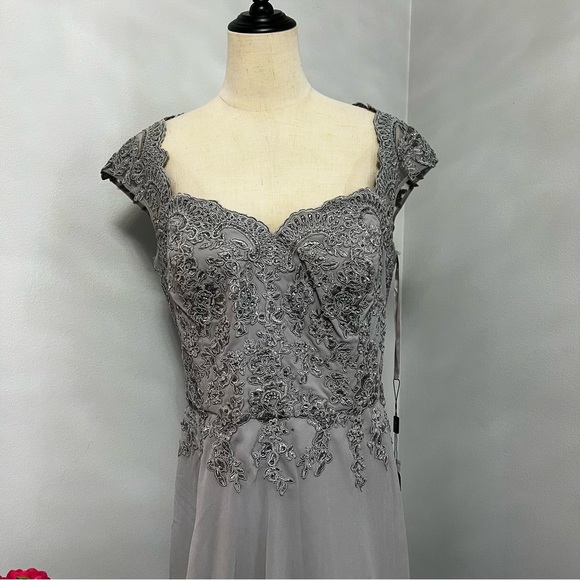 La Femme Silver Embroidered & Embellished Cap Sleeve Gown- New With Tag -Reemoly - Picture 7 of 17